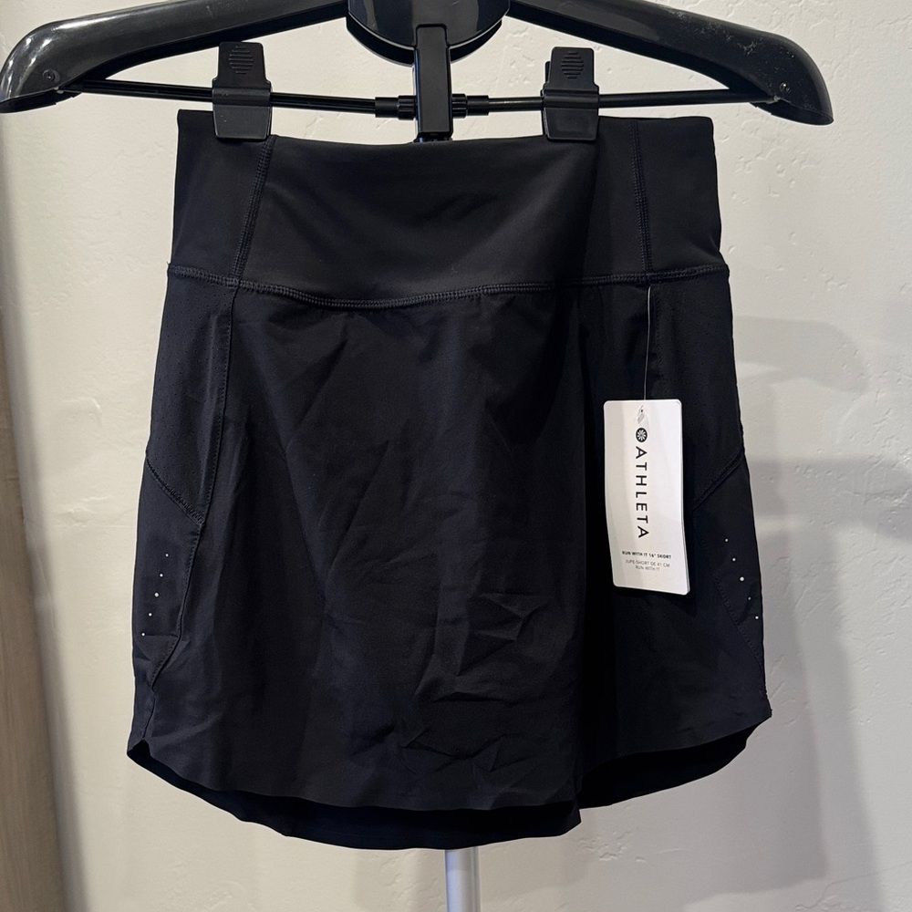 Athleta Black run with it  16” skort NWT XS TP